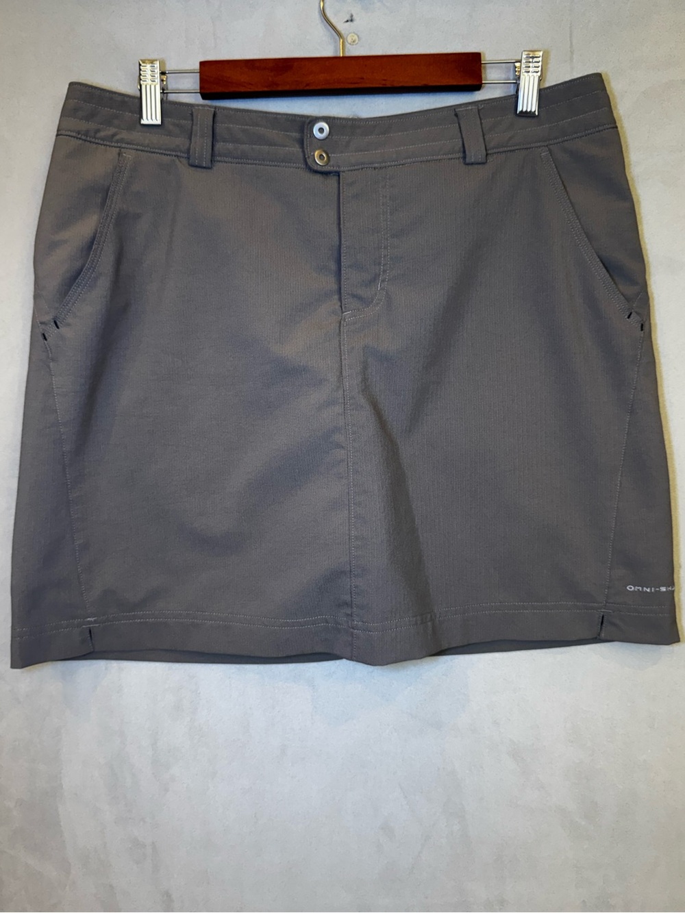 Columbia Titanium Omni-Shade Skort Women’s 12 Gray Hiking Outdoor Skirt